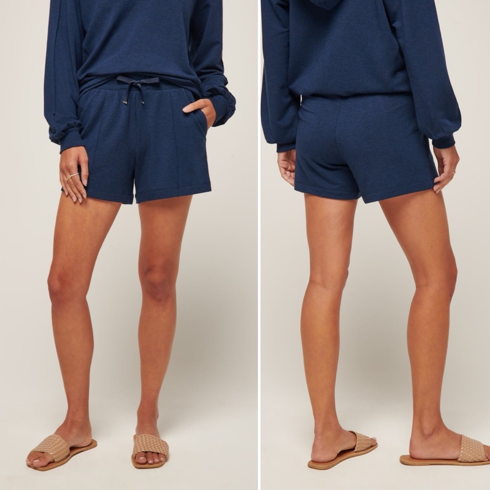 NWT Travis Mathew Salt in the Air 2.0 Shorts in Heather Naval Academy, size S